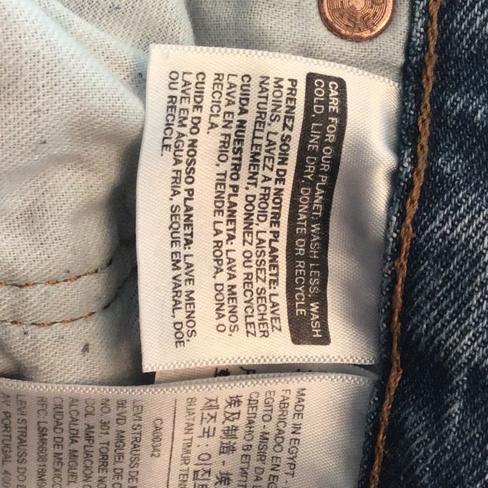 Levi’s Button Down Made in Egypt - Picture 5 of 12